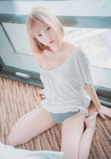 美女露出胸让男生狂揉_BD韩语神马影院手机在线